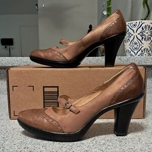 Classic Leather Mary Jane Heels Sofft